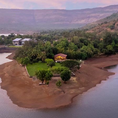 Stayvista At Three Shores With Lake View & Alfresco Dining Khamshet Eksteriør billede
