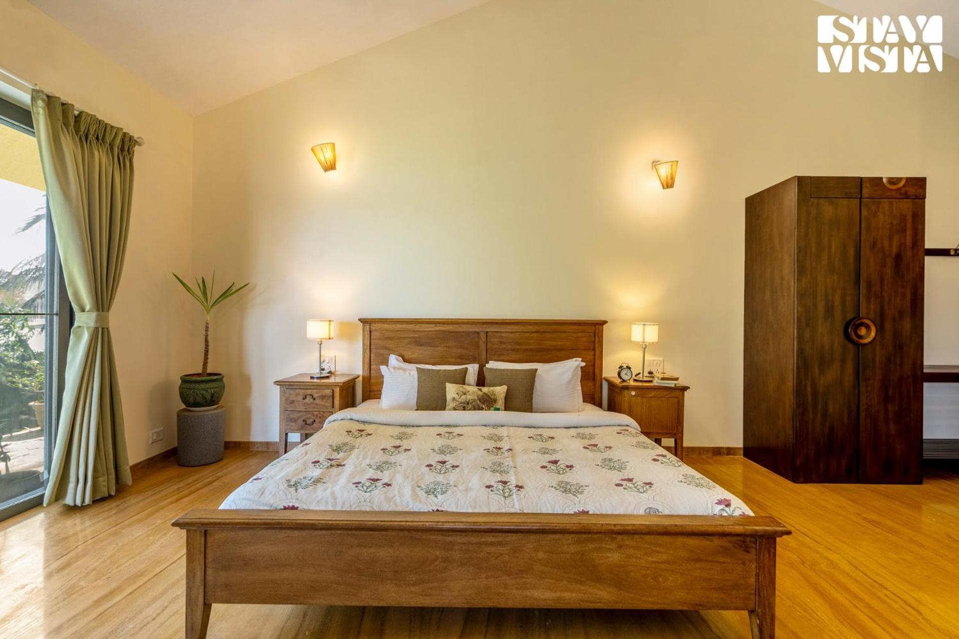 Stayvista At Three Shores With Lake View & Alfresco Dining Khamshet Eksteriør billede