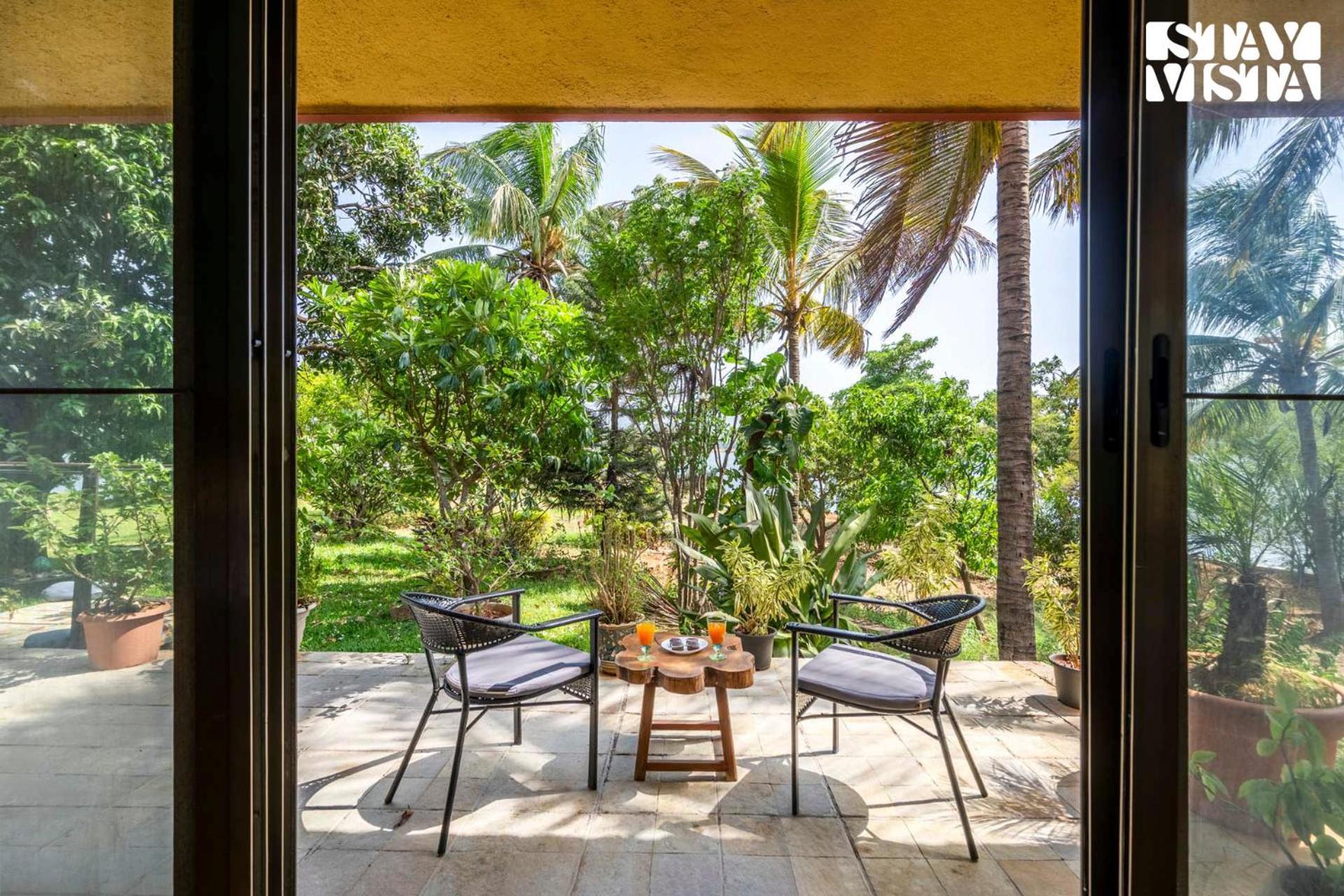 Stayvista At Three Shores With Lake View & Alfresco Dining Khamshet Eksteriør billede