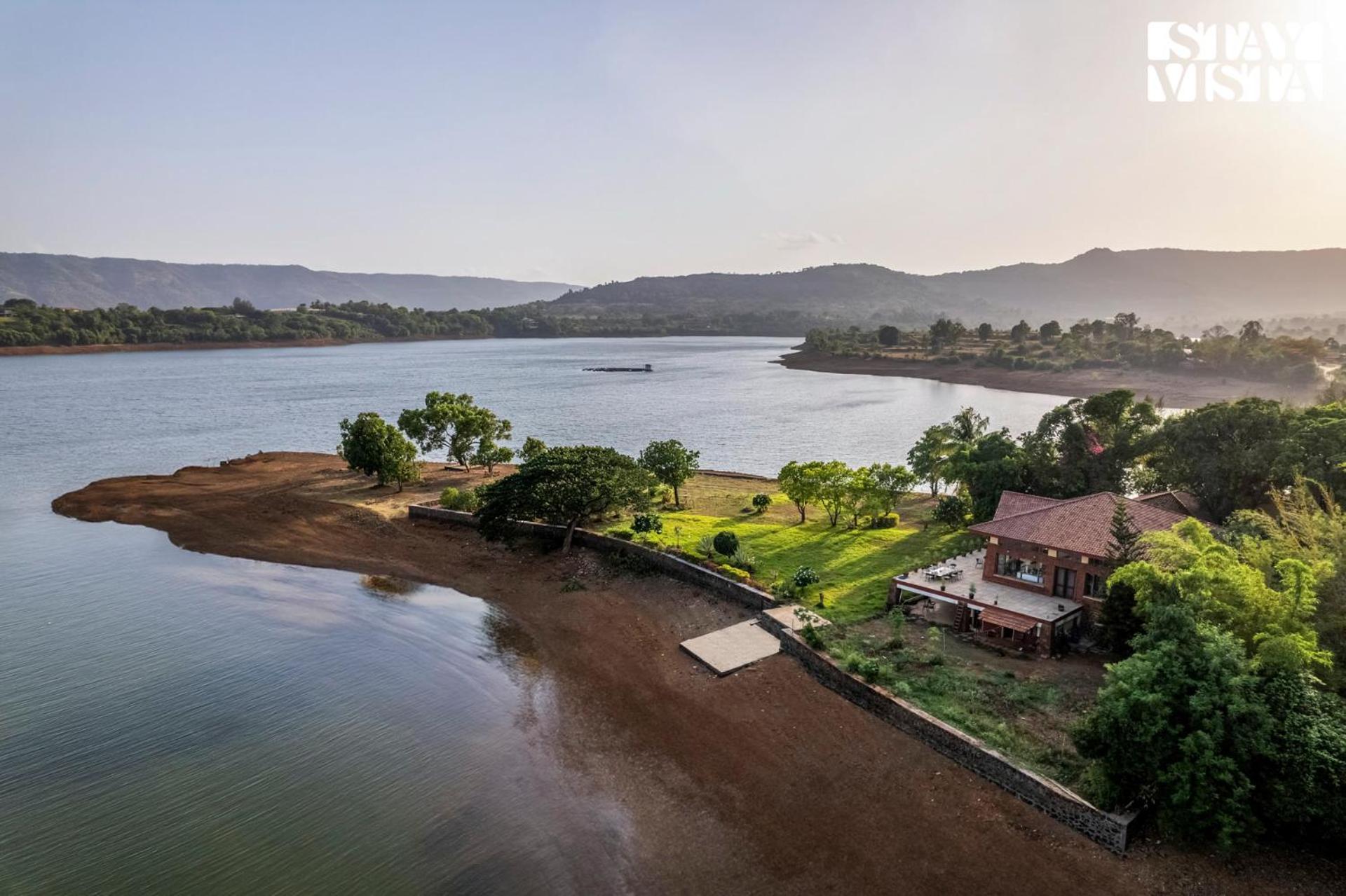 Stayvista At Three Shores With Lake View & Alfresco Dining Khamshet Eksteriør billede